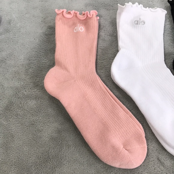 3 Pairs of Alo Lettuce Edge Socks Pink, Black, and White Size S/M - Picture 2 of 8